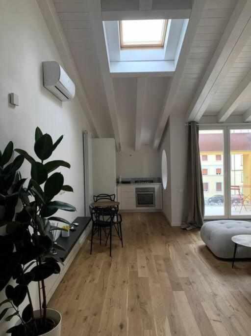 Waterfront Balcony I Grani 4 Resort Style Suite Livorno Dış mekan fotoğraf